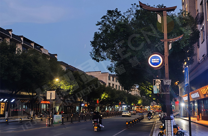 smart lamp pole screens