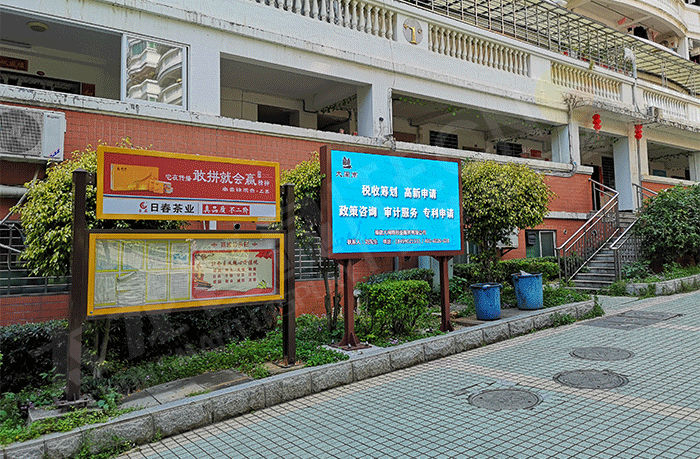 福建泉州小區(qū)戶(hù)外LED廣告機(jī).png