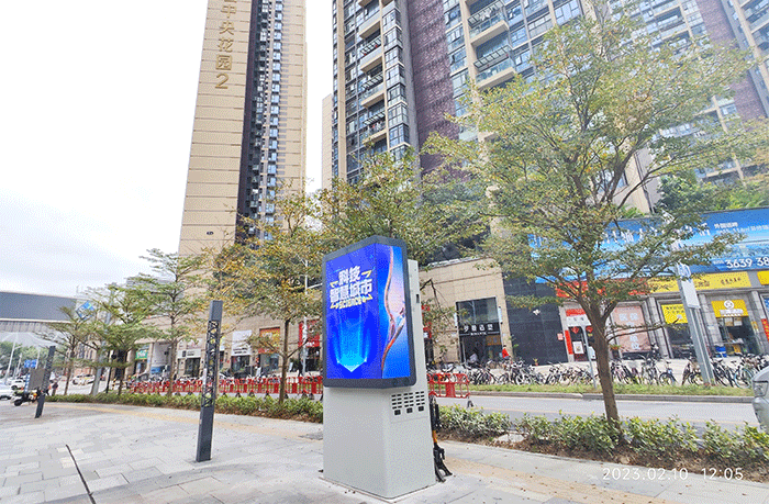 深圳龍崗戶(hù)外LED廣告機(jī).png