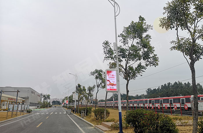 中國(guó)中車產(chǎn)業(yè)園LED燈桿屏.jpg